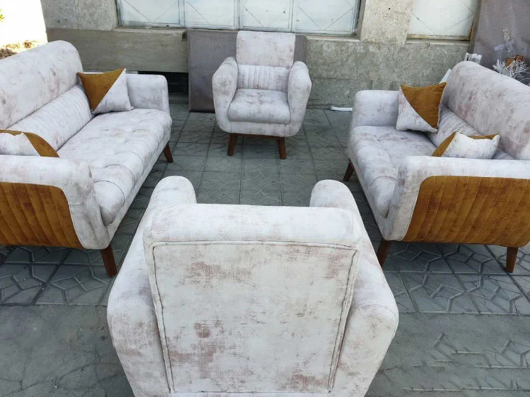 مبل راحتی کم جا ست 7 نفره با روکش پارچه و دارای 4 عدد کوسن