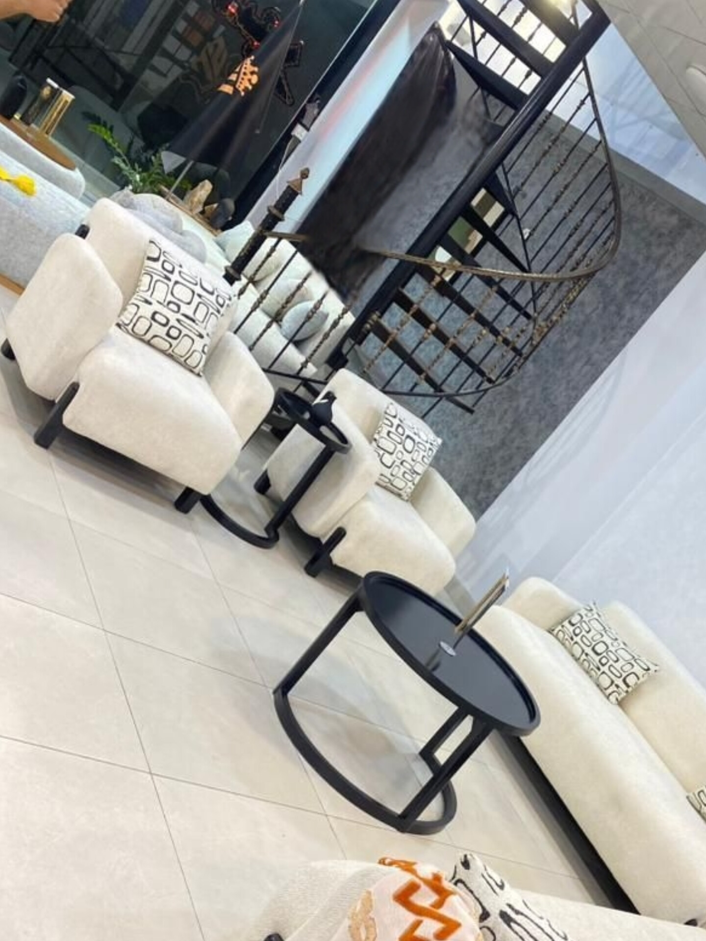 مبل راحتی  ست 8 نفره مدل مکعبی با رو کش پارچه و دارای ۶ عدد کوسن